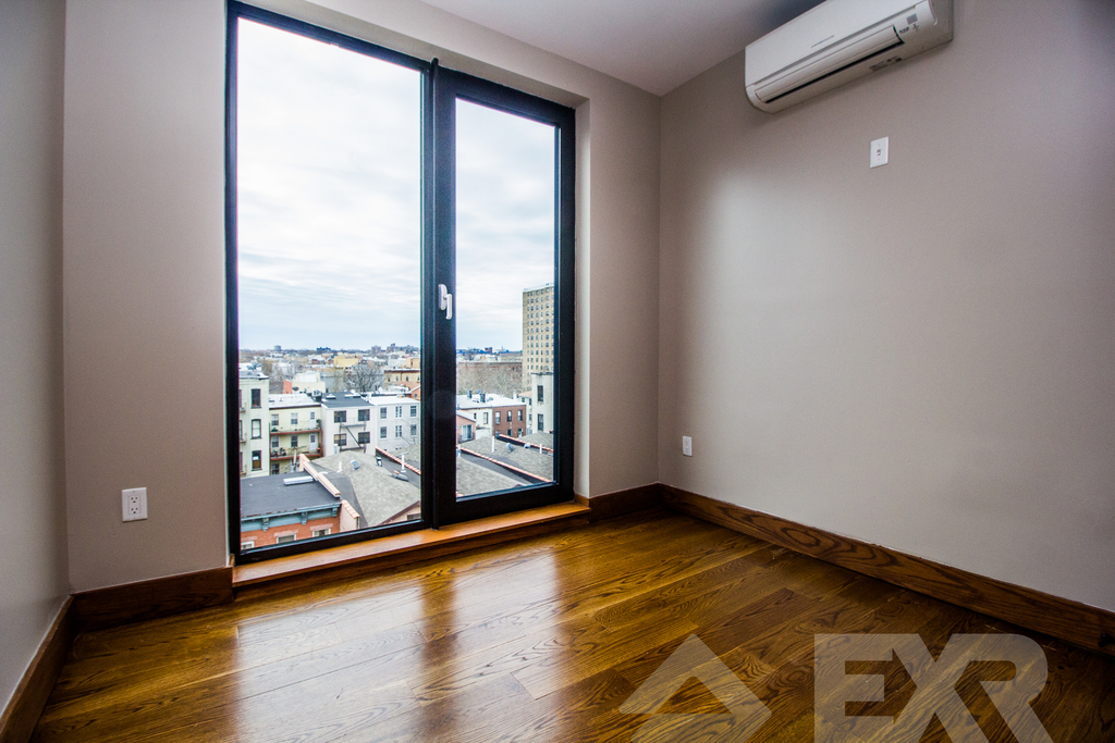 1000 Broadway - Photo 14