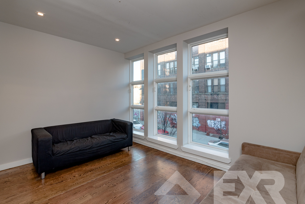 125 Leonard Street - Photo 3