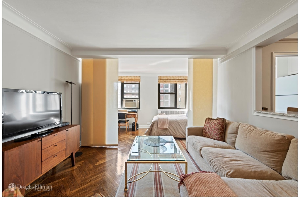 19 East 80th St - Photo 1