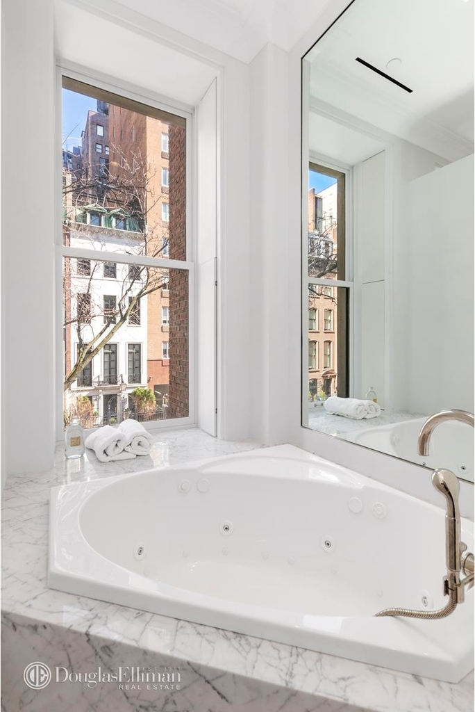 130 East 71st St - Photo 10