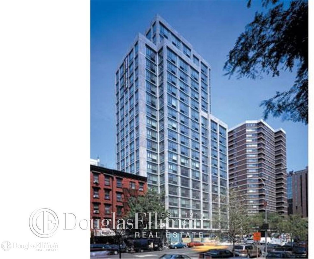 385 First Avenue - Photo 6