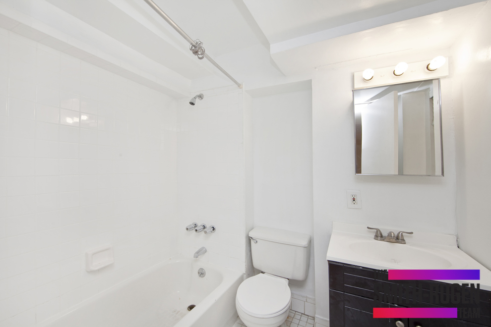 321 W 47th St - Photo 2