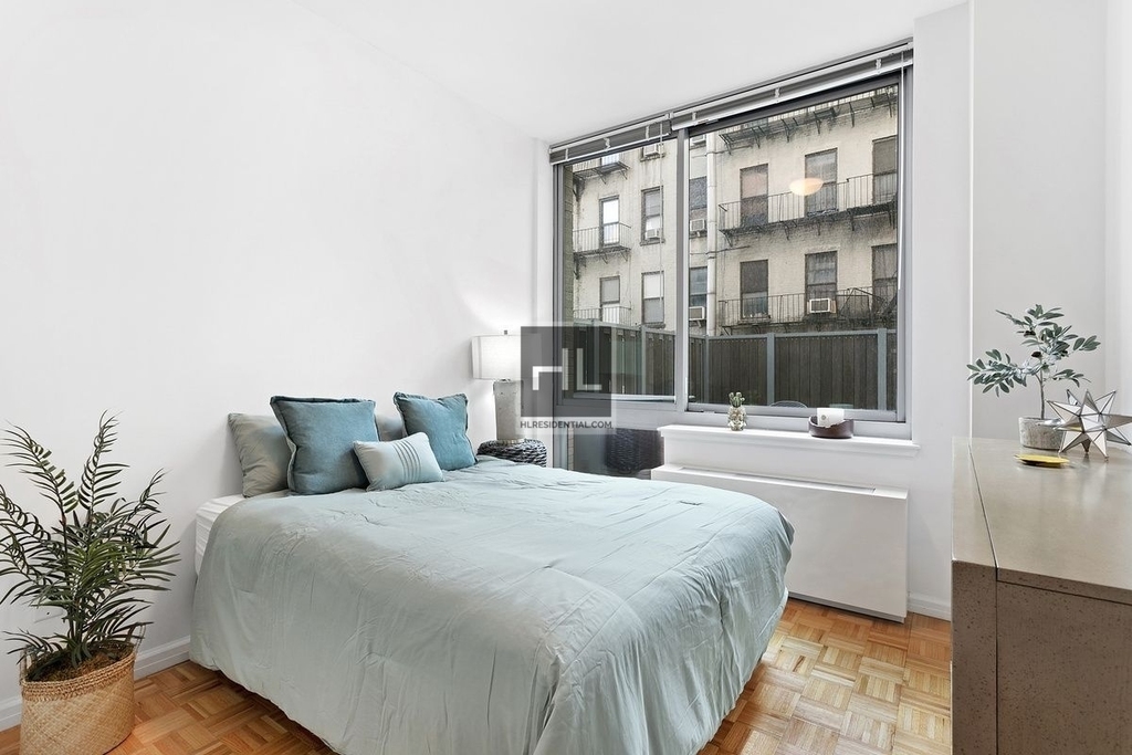 505 West 37 Street - Photo 1