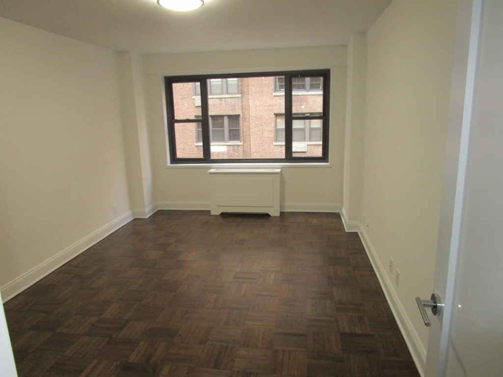 East 56 Street - Photo 6