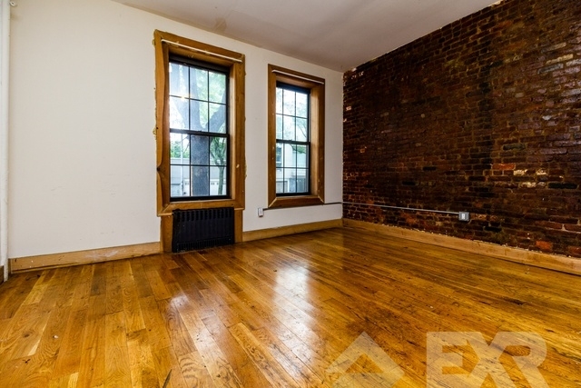 360 Franklin Ave - Photo 3