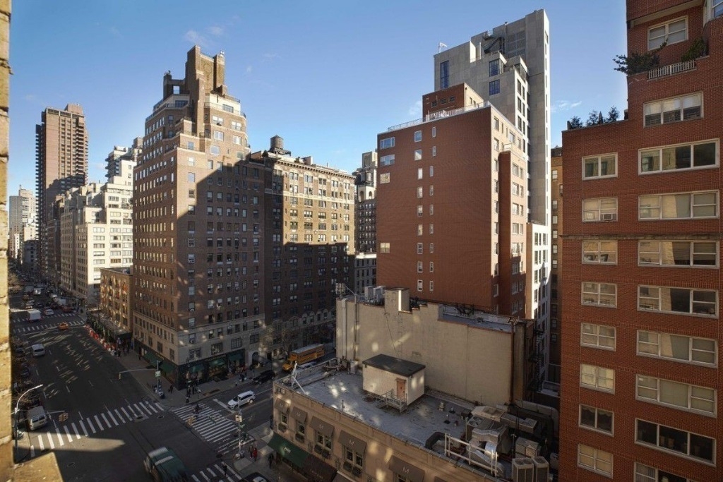 East 86 Street - Photo 7