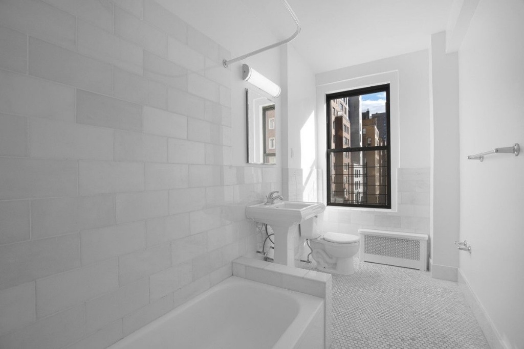 East 86 Street - Photo 5