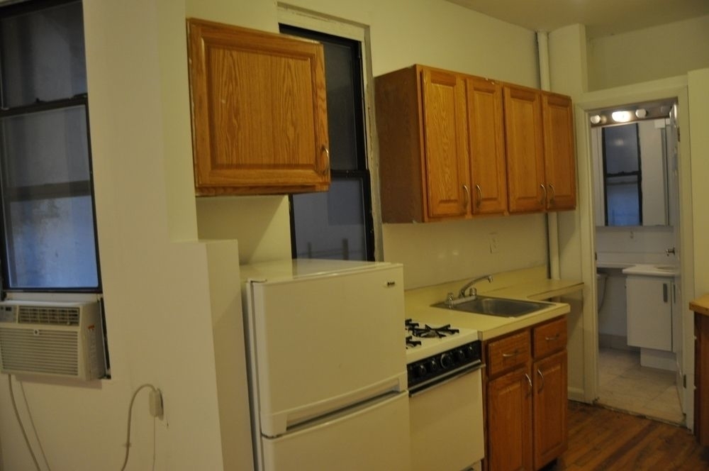 226 EAST 81ST STREET - Photo 7