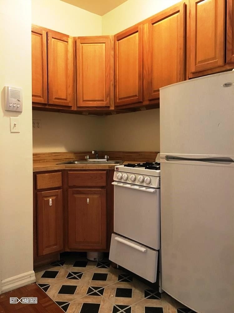 East 19th Street, Apt. 1-D - Photo 0