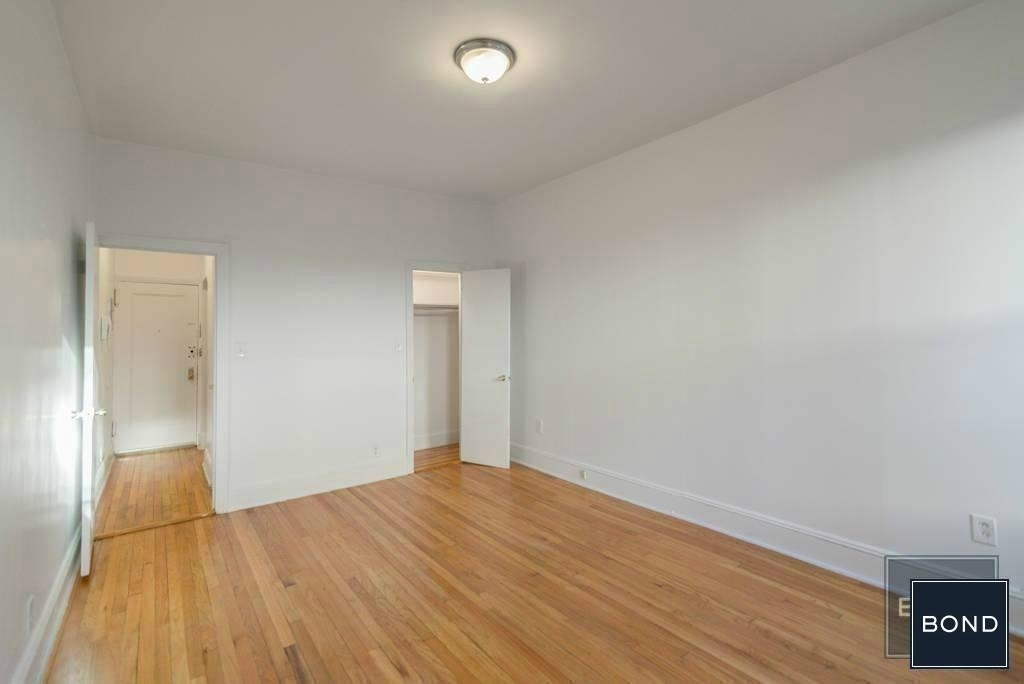 340 East 53 Street - Photo 1