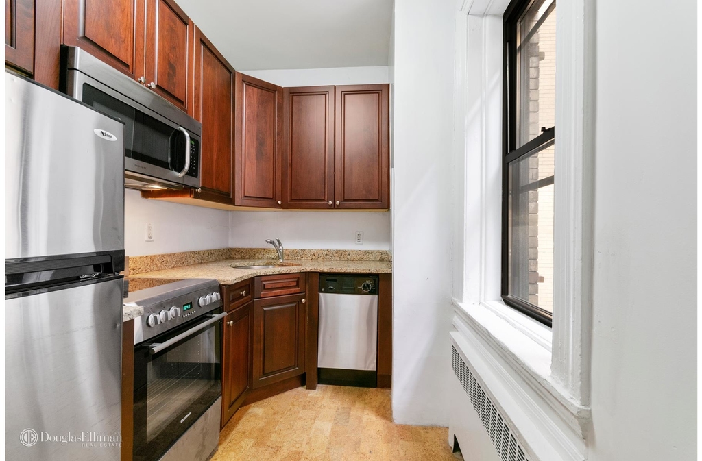 28 East 72nd St - Photo 2