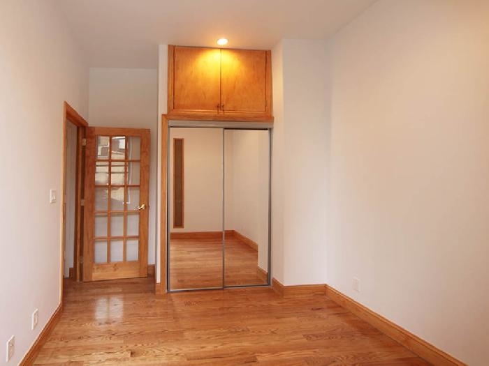 320 East 52nd - Photo 5