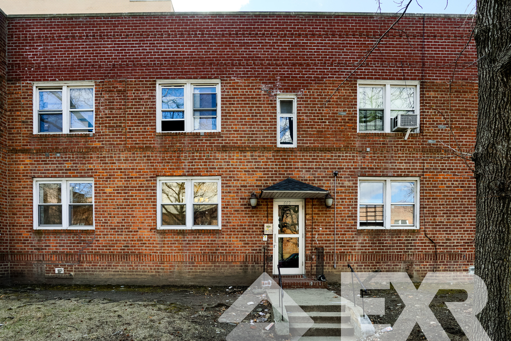 667 Brooklyn Avenue - Photo 8