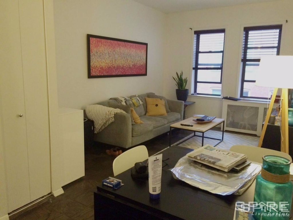 235 West 22nd Street - Photo 9