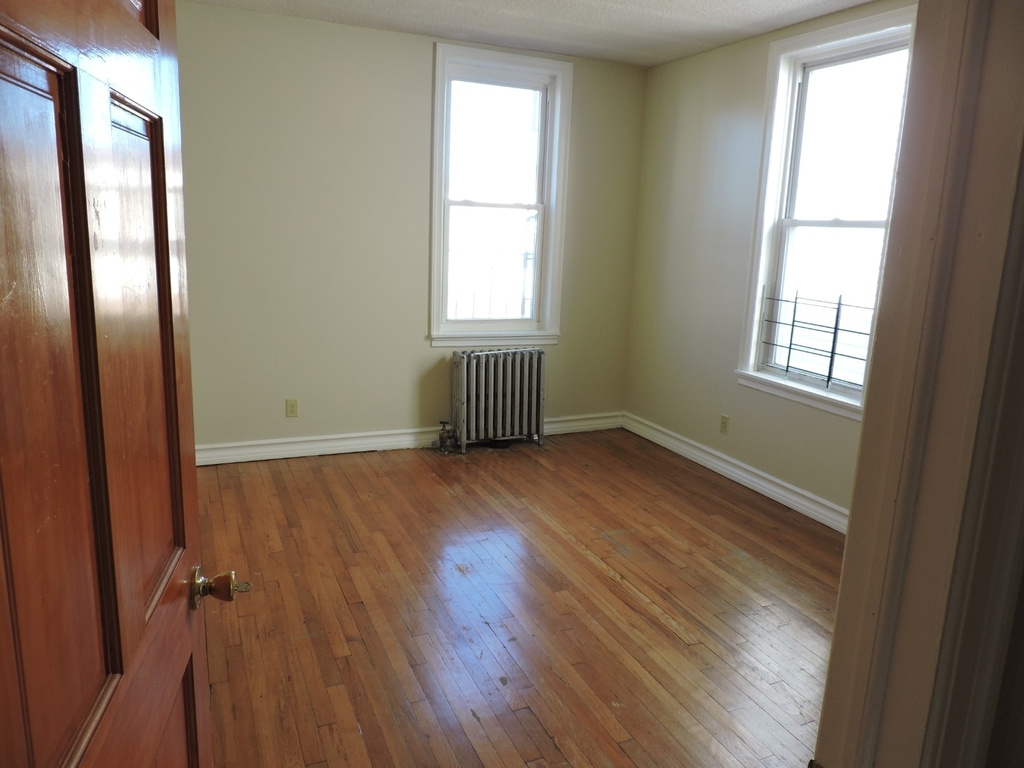 839 East 217th - Photo 4