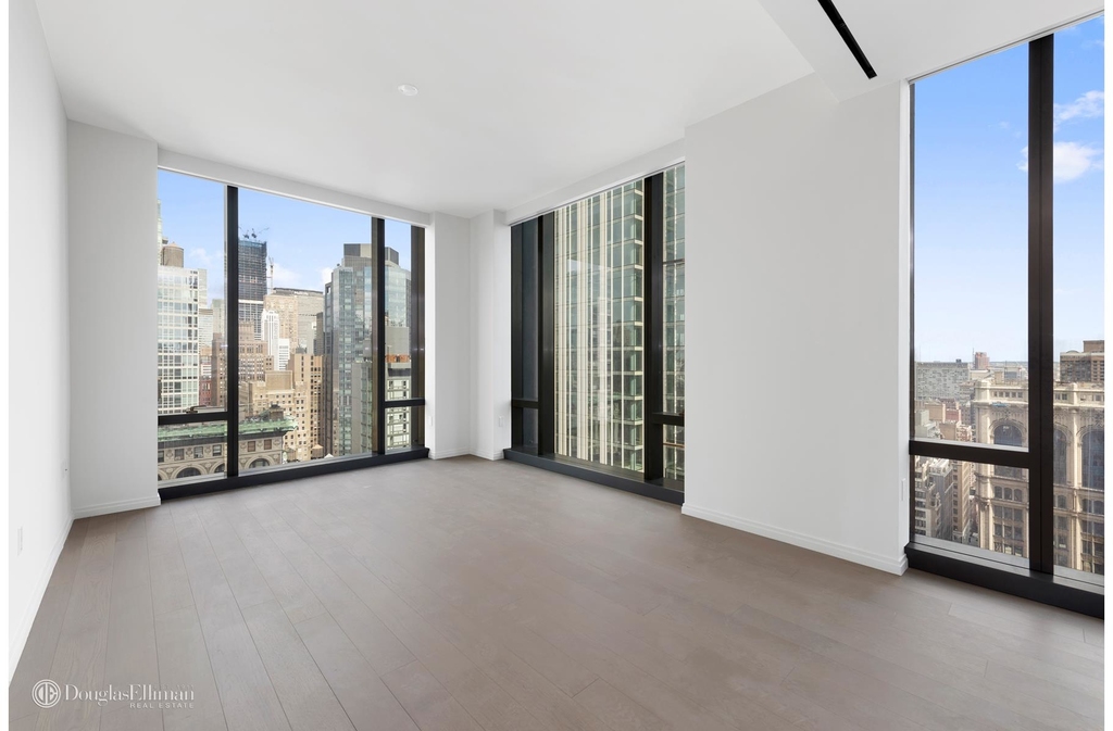 277 Fifth Avenue - Photo 2