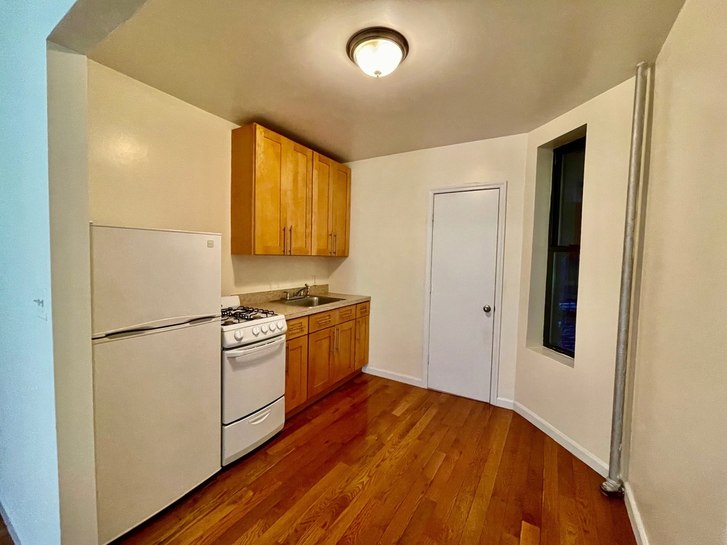 425 East 114th Street - Photo 10