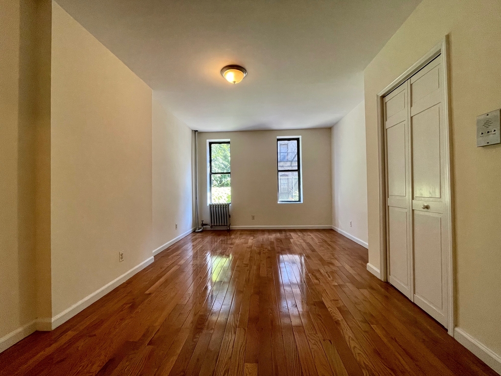 425 East 114th Street - Photo 2