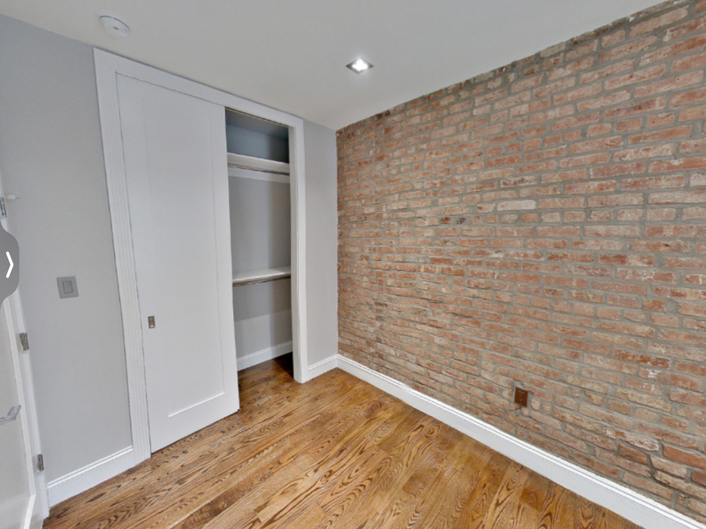 71st street and 2nd avenue  - Photo 3