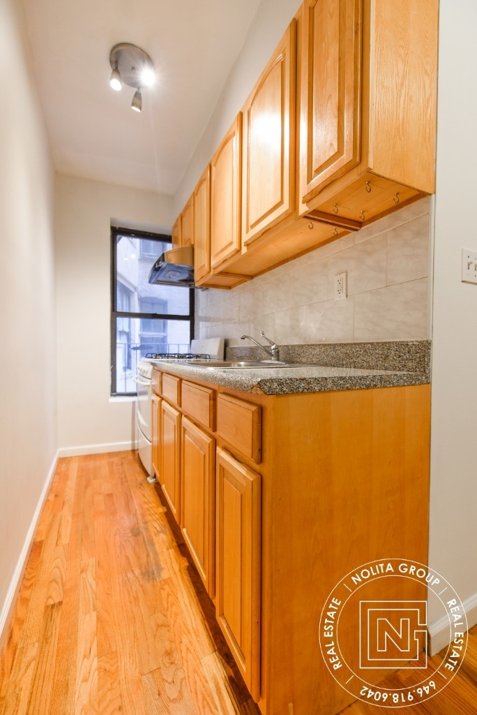 377 Broome Street - Photo 2