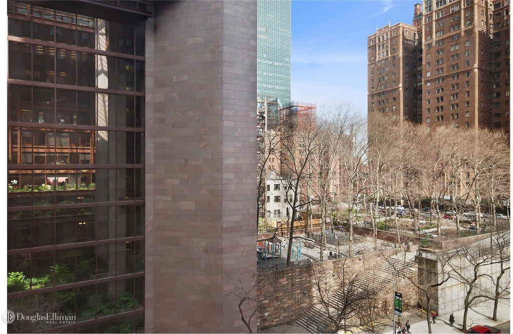 320 East 42nd St - Photo 1