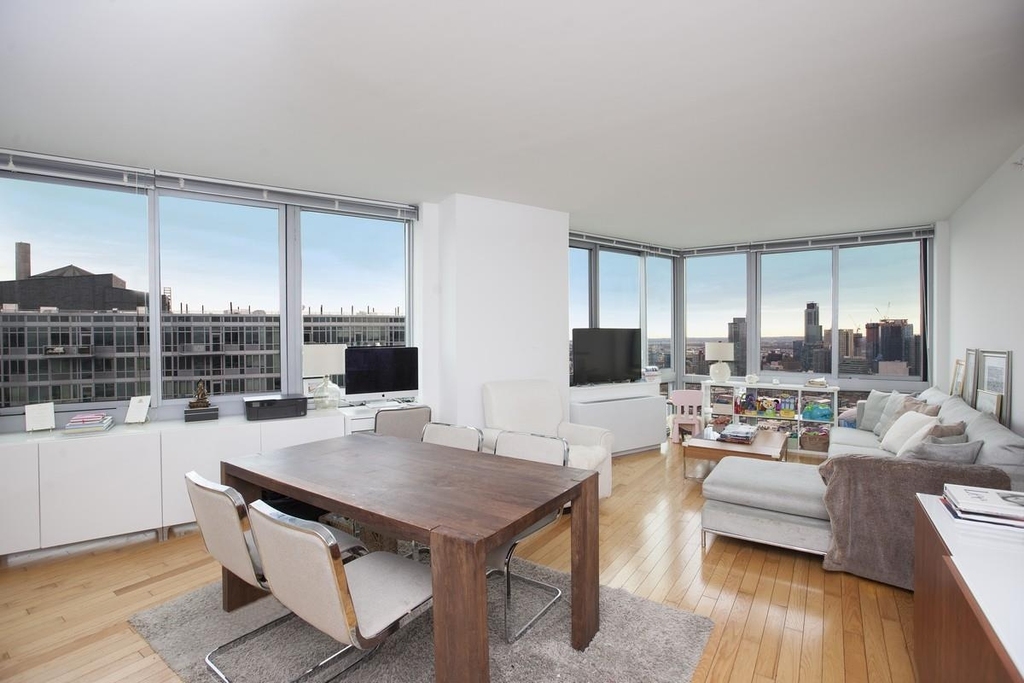 45th Avenue - Photo 0