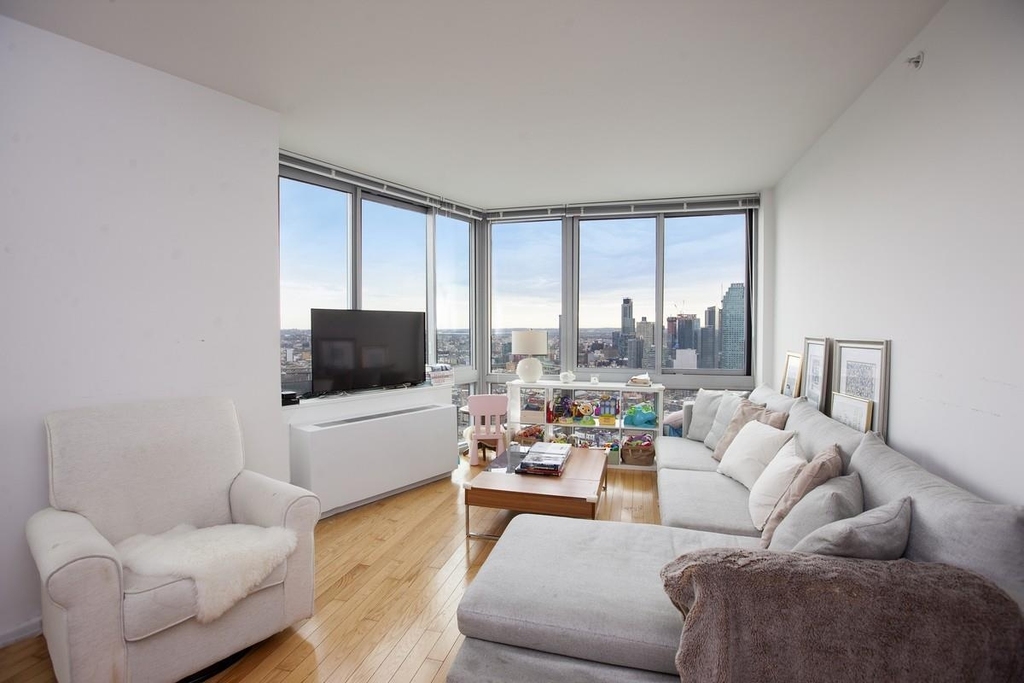 45th Avenue - Photo 1