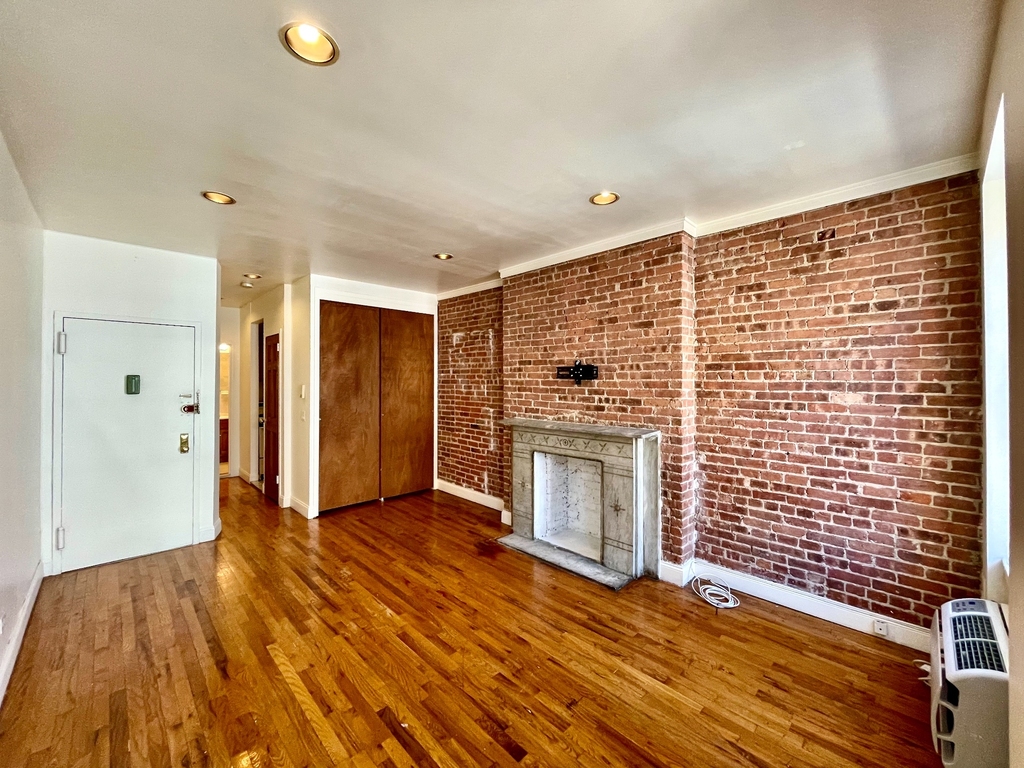 422 East 83rd Street - Photo 5