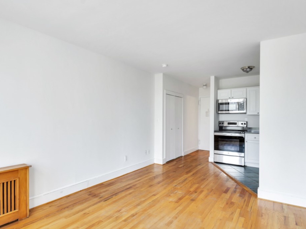 4th  Street & 2nd avenue  - Photo 1