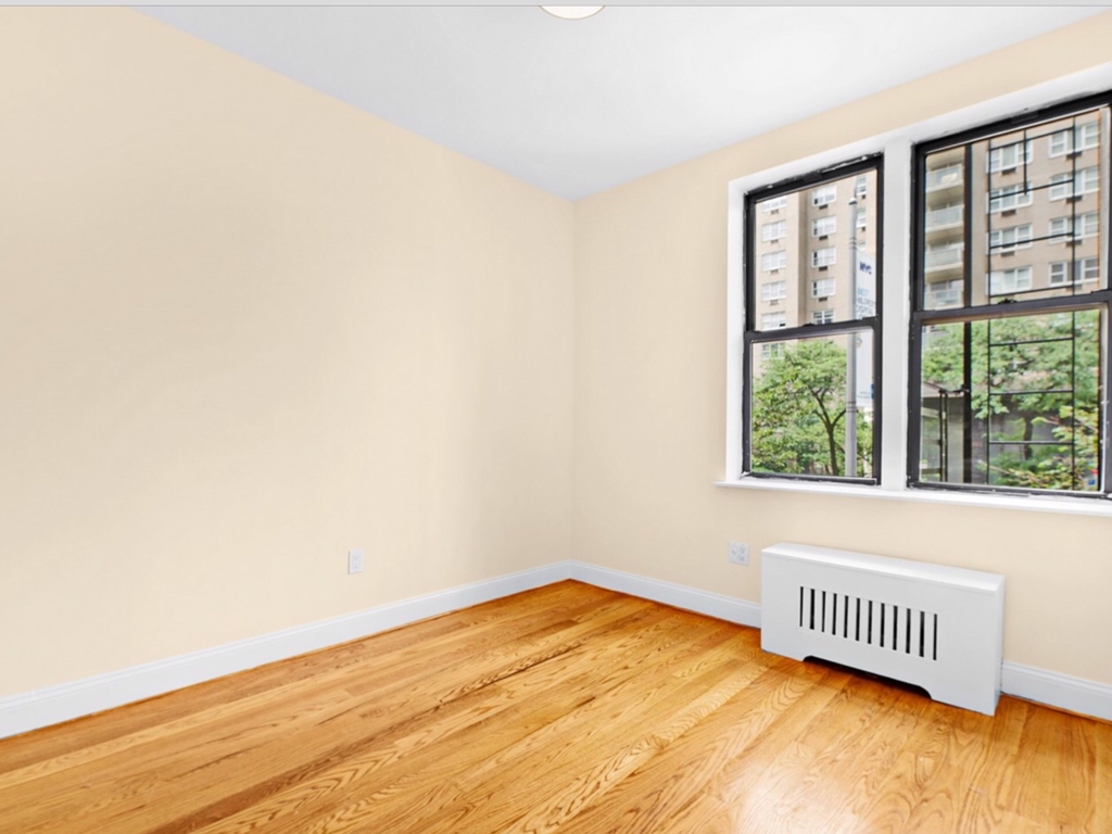 48th street  & 9th avenue  - Photo 5