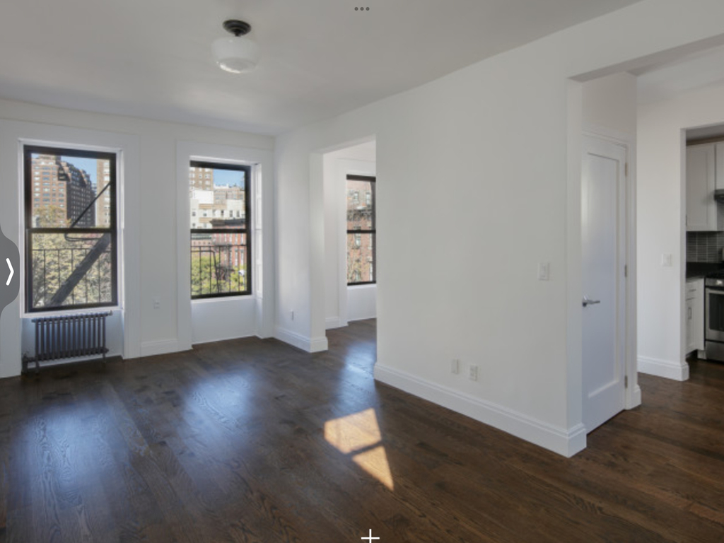 Bleecker street and Greenwich Avenue  - Photo 0