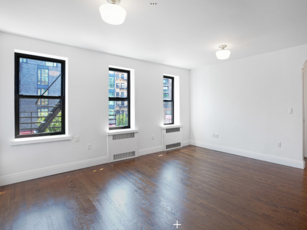 Bleecker street and Greenwich Avenue  - Photo 5
