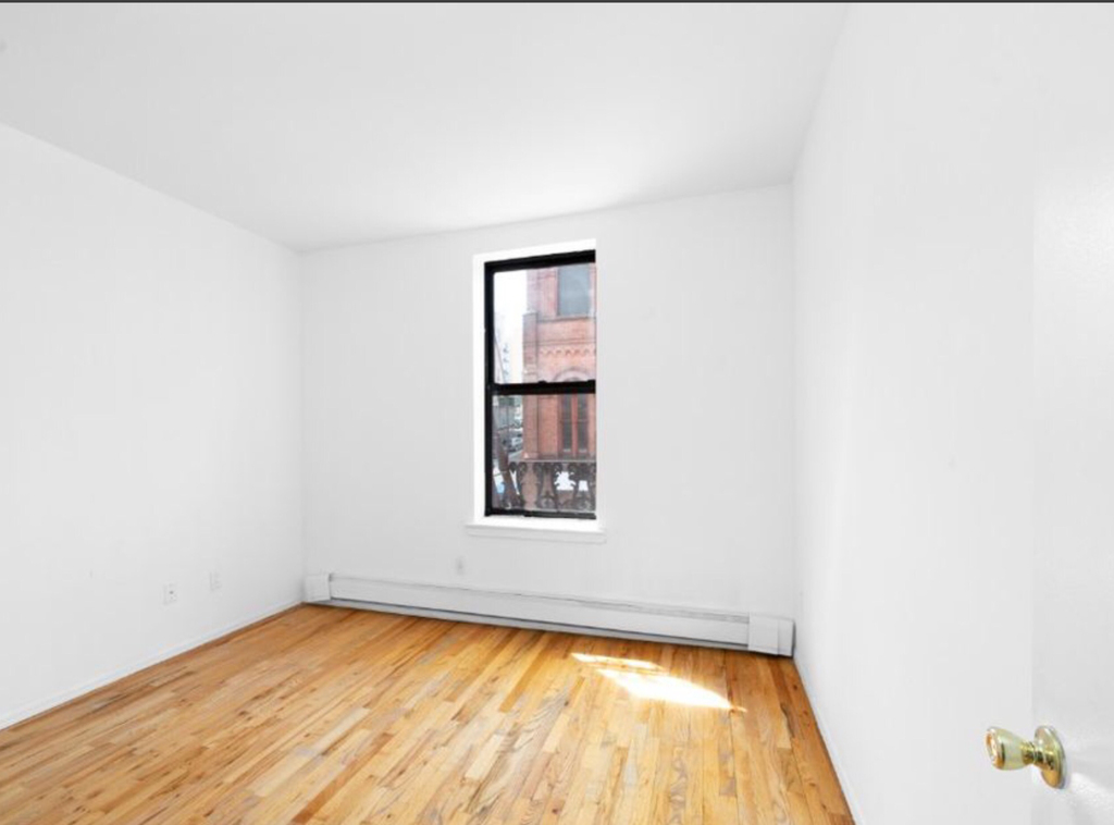 48th and 9th Avenue  - Photo 6