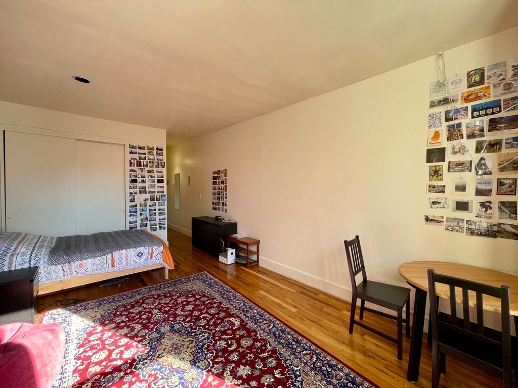 422 East 83rd Street - Photo 5