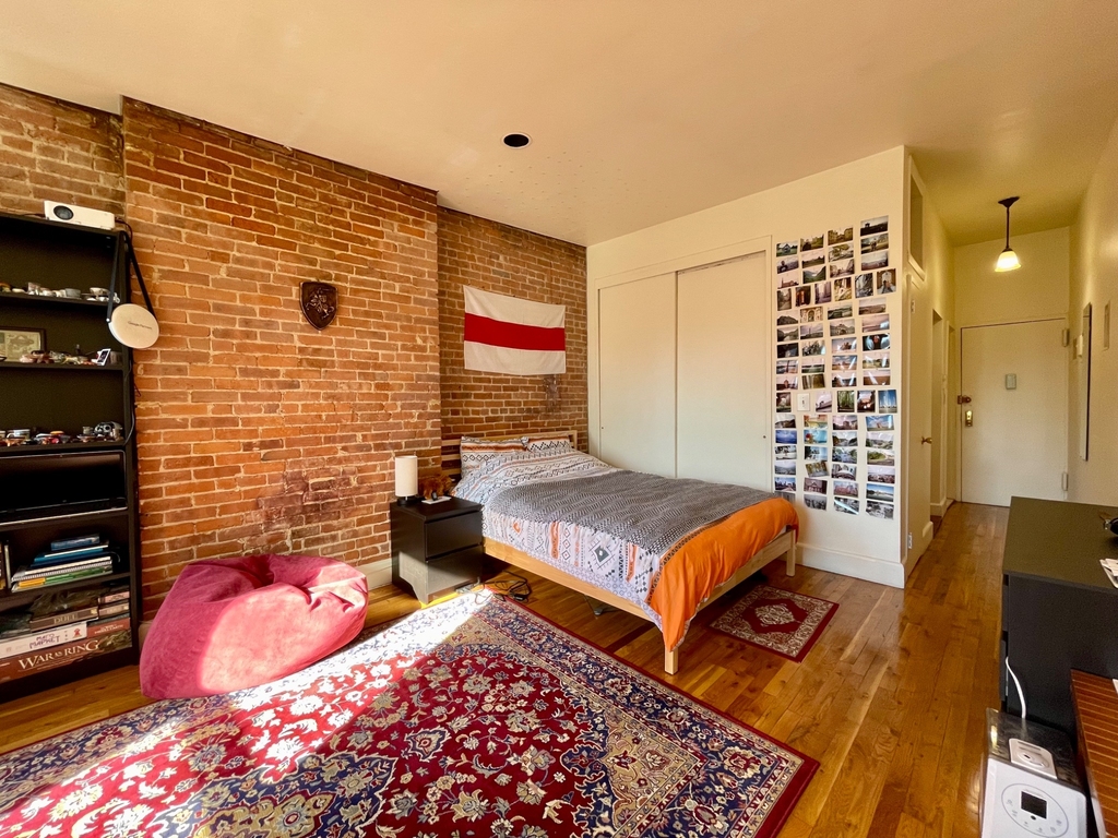 422 East 83rd Street - Photo 4