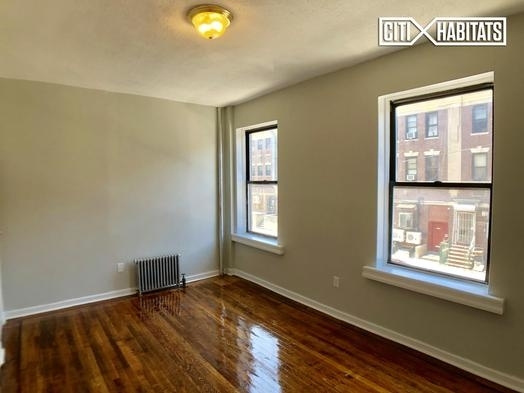 613 East 16th Street - Photo 1