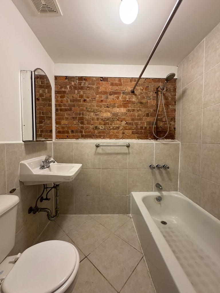 401 East 115th Street - Photo 18