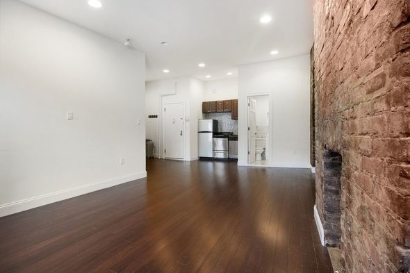 277 West 22nd Street - Photo 2