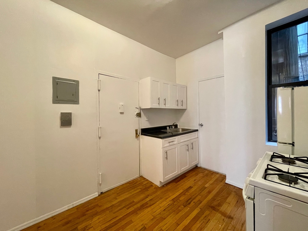 180 East 101st Street - Photo 9