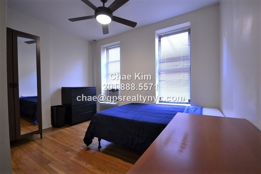 534 West 50th Street - Photo 0