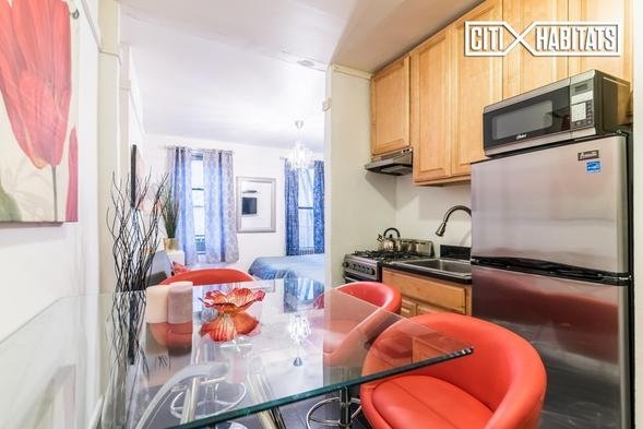 338 East 61st Street - Photo 7