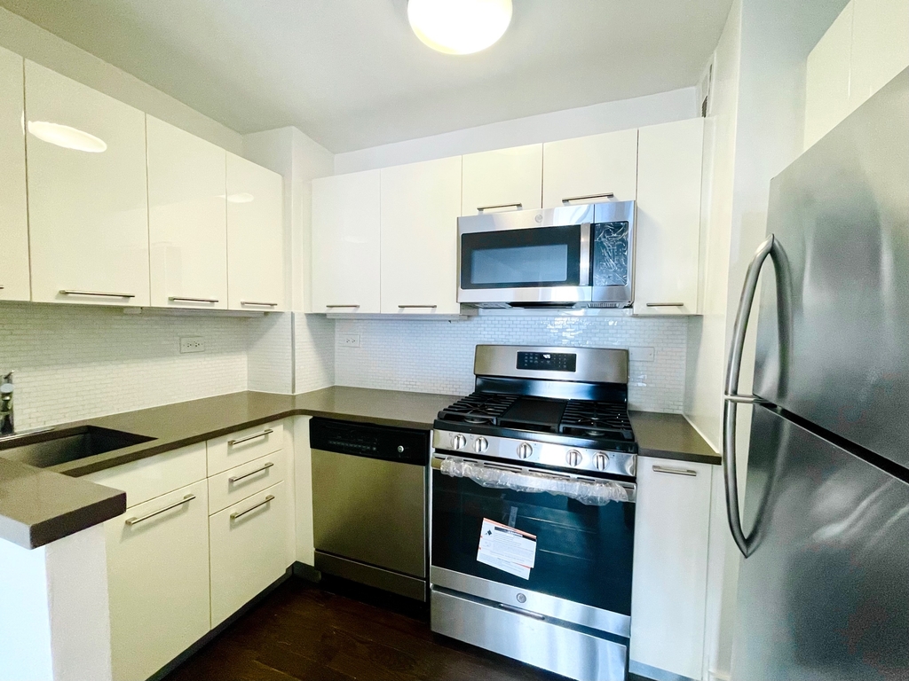 220 East 63rd Street - Photo 2