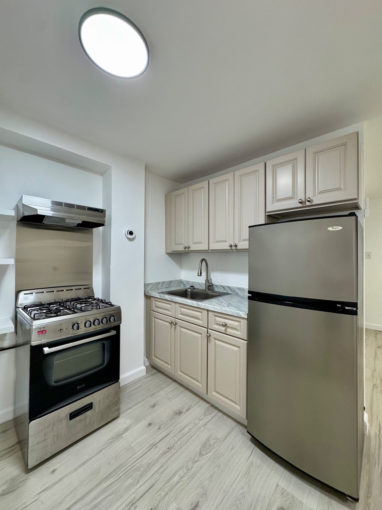 231 East 115th Street - Photo 6