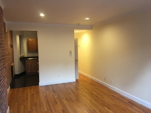 422 East 83rd Street - Photo 4