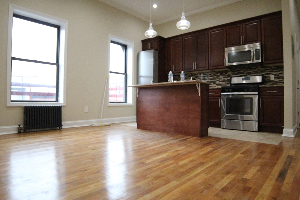 118 Quincy Street - Photo 1