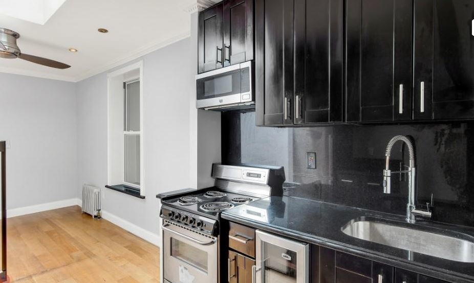 2 bed 2 bath-midtown west- no brokers fee - Photo 5