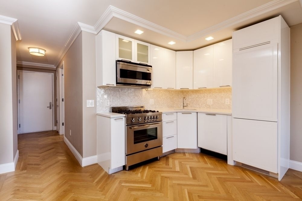 305 East 86th Street - Photo 2