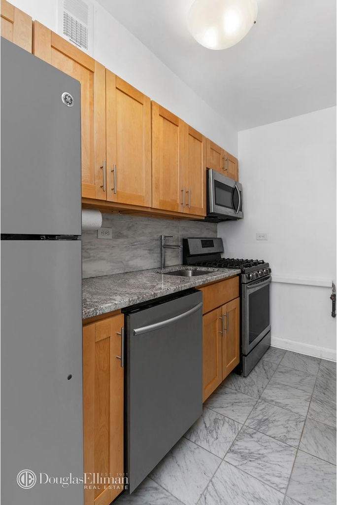 153 East 57th St - Photo 2