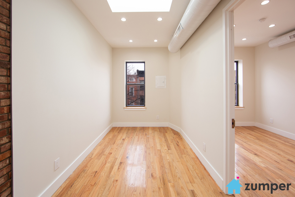 213 Stuyvesant Ave - Photo 2