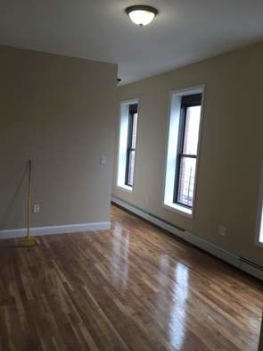 460 Throop Ave - Photo 2